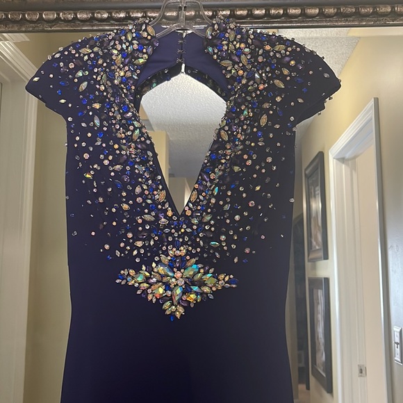 Show stopper MacDuggal Gown - Picture 5 of 7